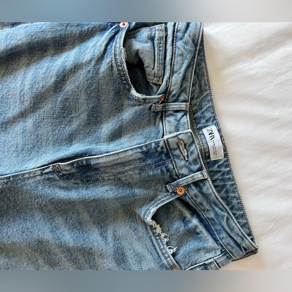 Zara jeans with ripped knees flare - Picture 2 of 2